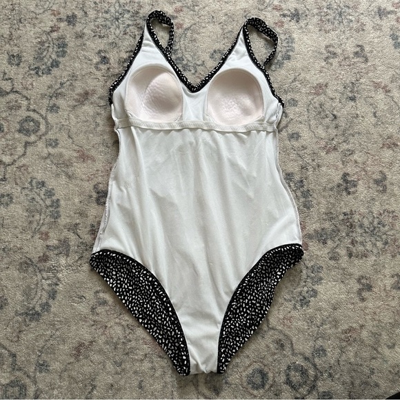 Speedo Black & White Pattern One Piece Swimsuit #4 - Picture 9 of 10